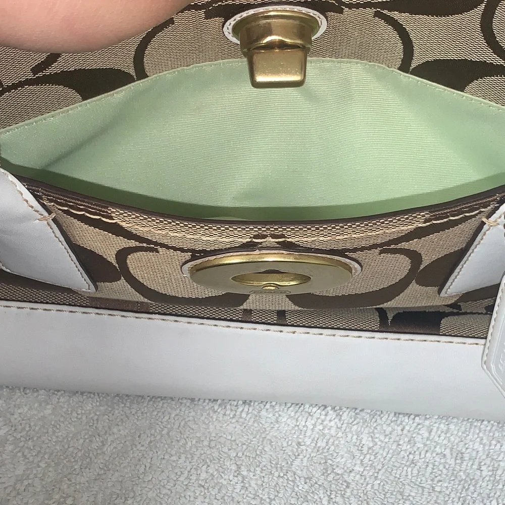 GUC Coach Hampton Madeline Signature Satchel L 14” x H 8” x D 5.5” - Picture 11 of 12